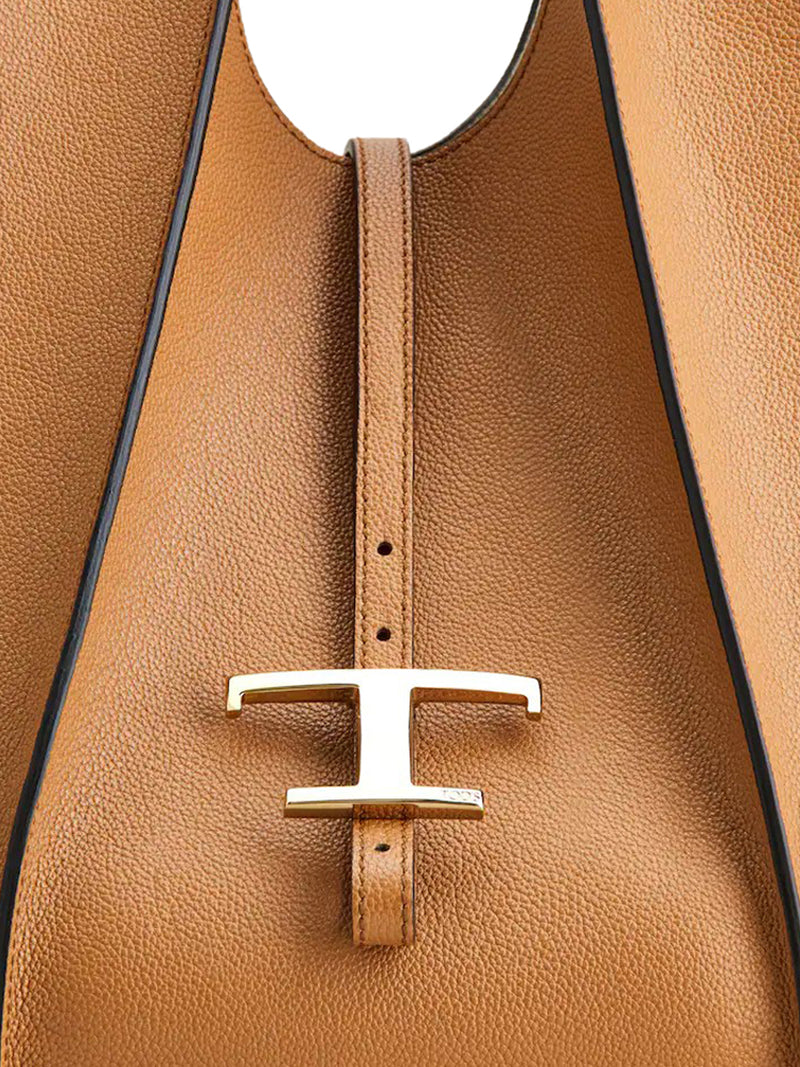 SHOPPING TIMELESS IN PELLE MEDIA