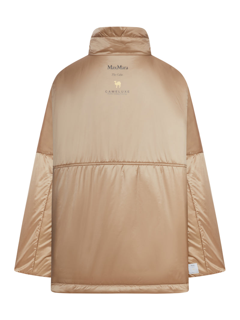 GIACCA IMBOTTITA CON COLLO ALTO IN TELA ANTIGOCCIA