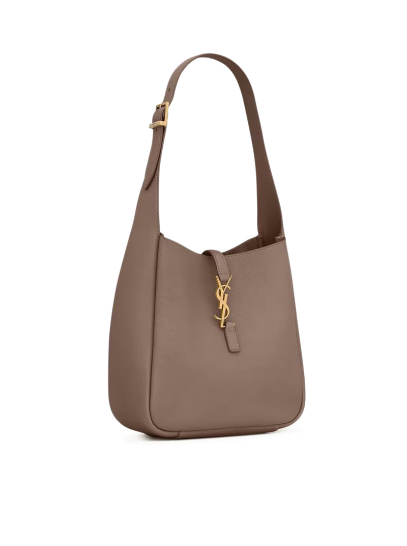 LE 5 À 7 PICCOLA E MORBIDA IN PELLE MARTELLATA