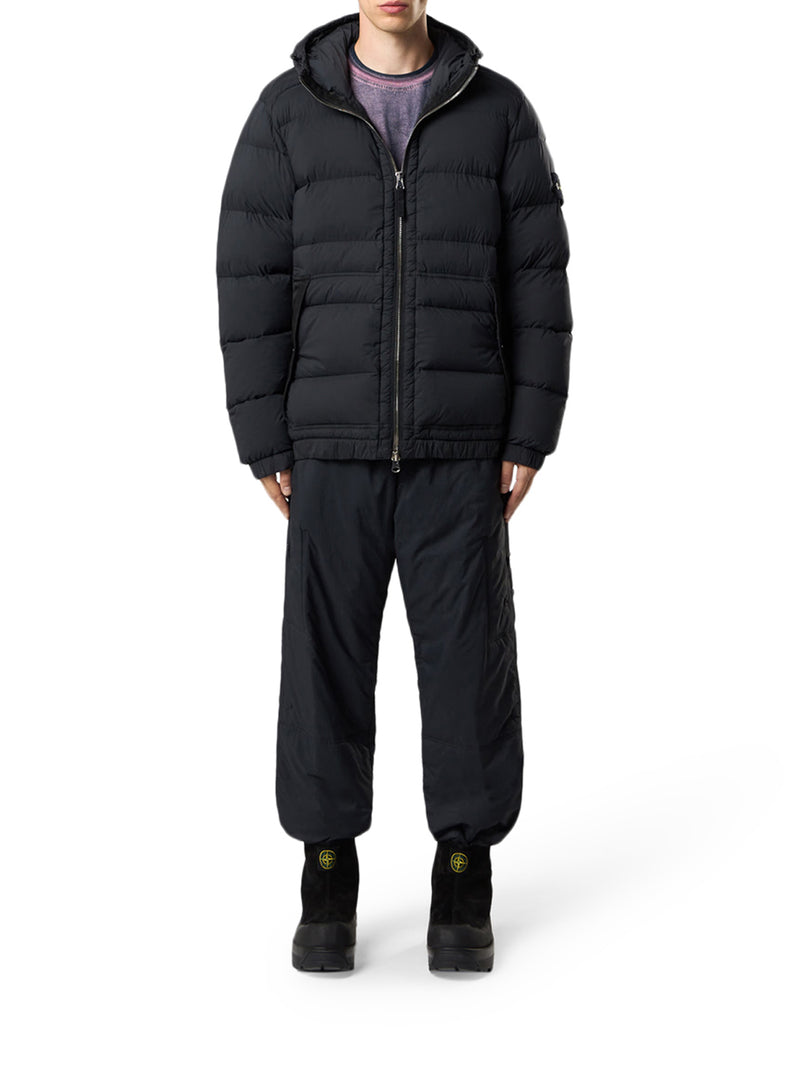 PIUMINIO CON CAPPUCCIO ANTIGOCCIA