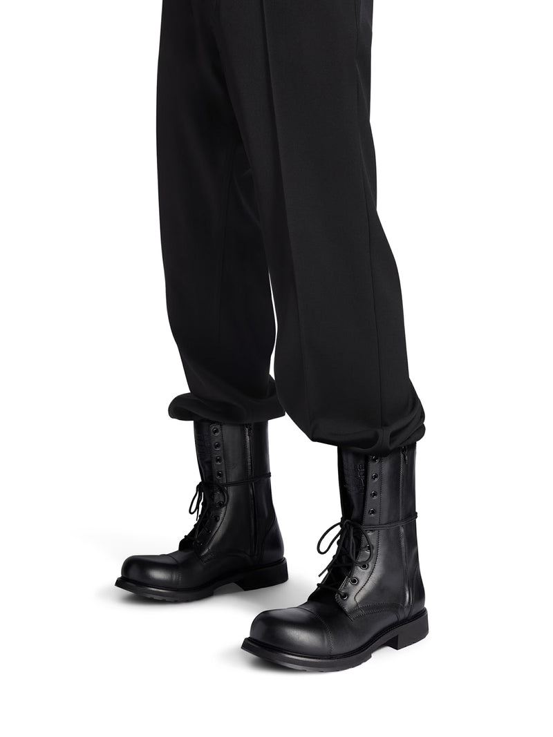 STIVALE CON LACCI IN MORBIDA PELLE DI VITELLO