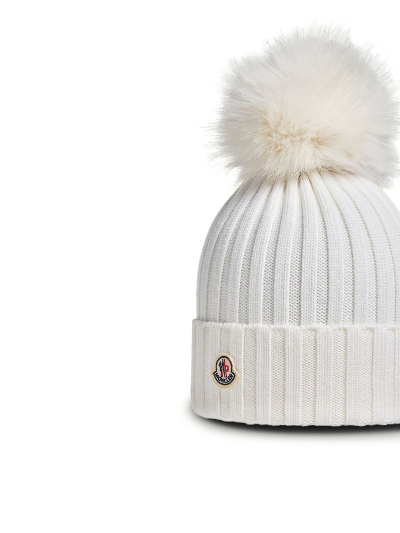 BERRETTO IN LANA CON POMPON