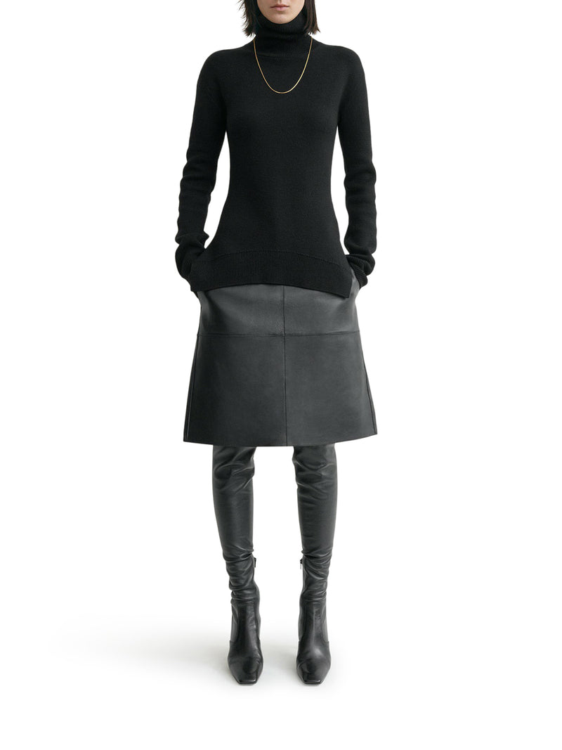 MAGLIONE IN LANA A COLLO ALTO