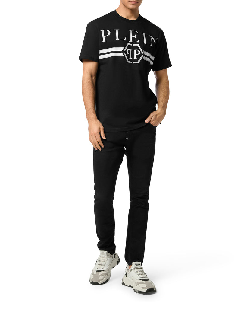 T-SHIRT A MANICHE CORTE CON STAMPA