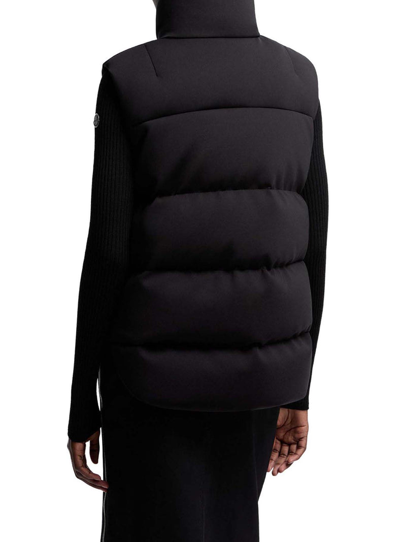 GILET IMBOTTITO IN PIUMA OTIS MONCLER X EE72 DI EDWARD ENNINFUL