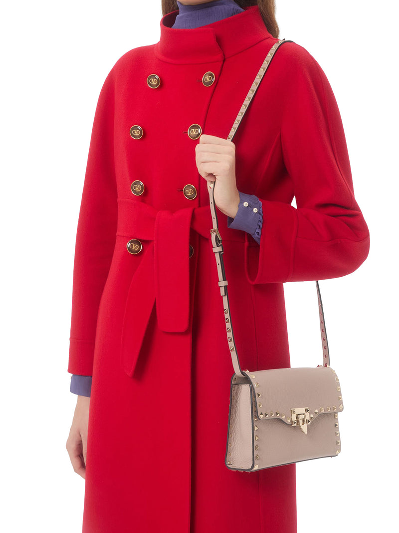 BORSA PICCOLA A TRACOLLA ROCKSTUD IN VITELLO GRANATO