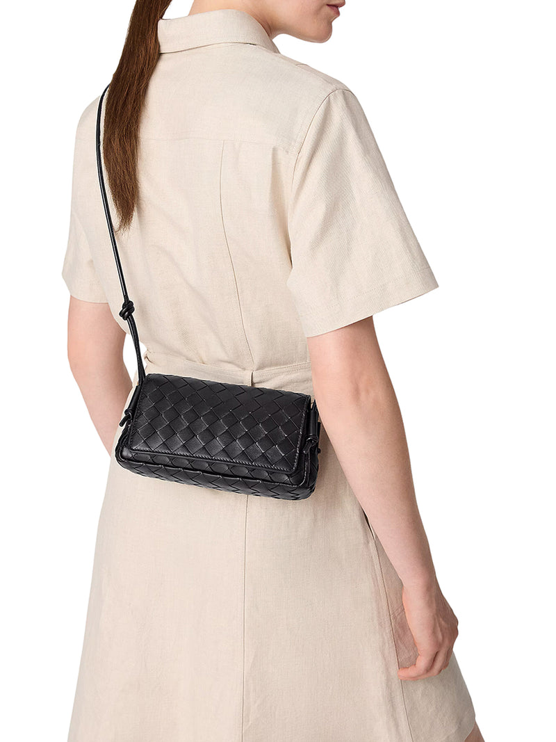 POCHETTE IN NAPPA INTRECCIATA CON TRACOLLA TUBOLARE REGOLABILE