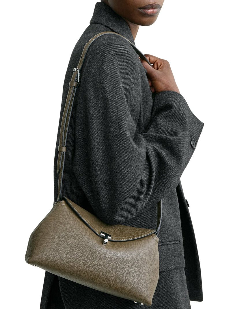 POCHETTE IN PELLE MARTELLATA T-LOCK