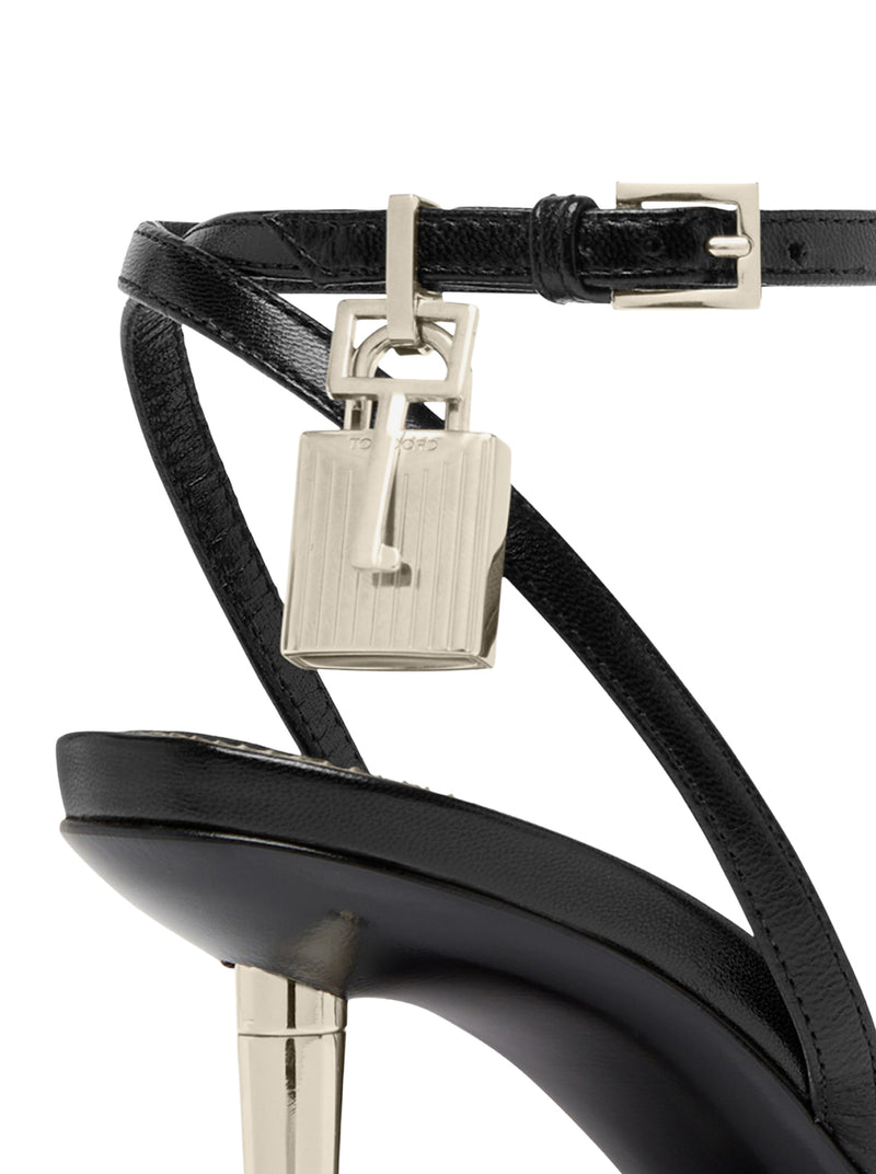 SANDALO A PUNTA CON PADLOCK IN PELLE LUCIDA