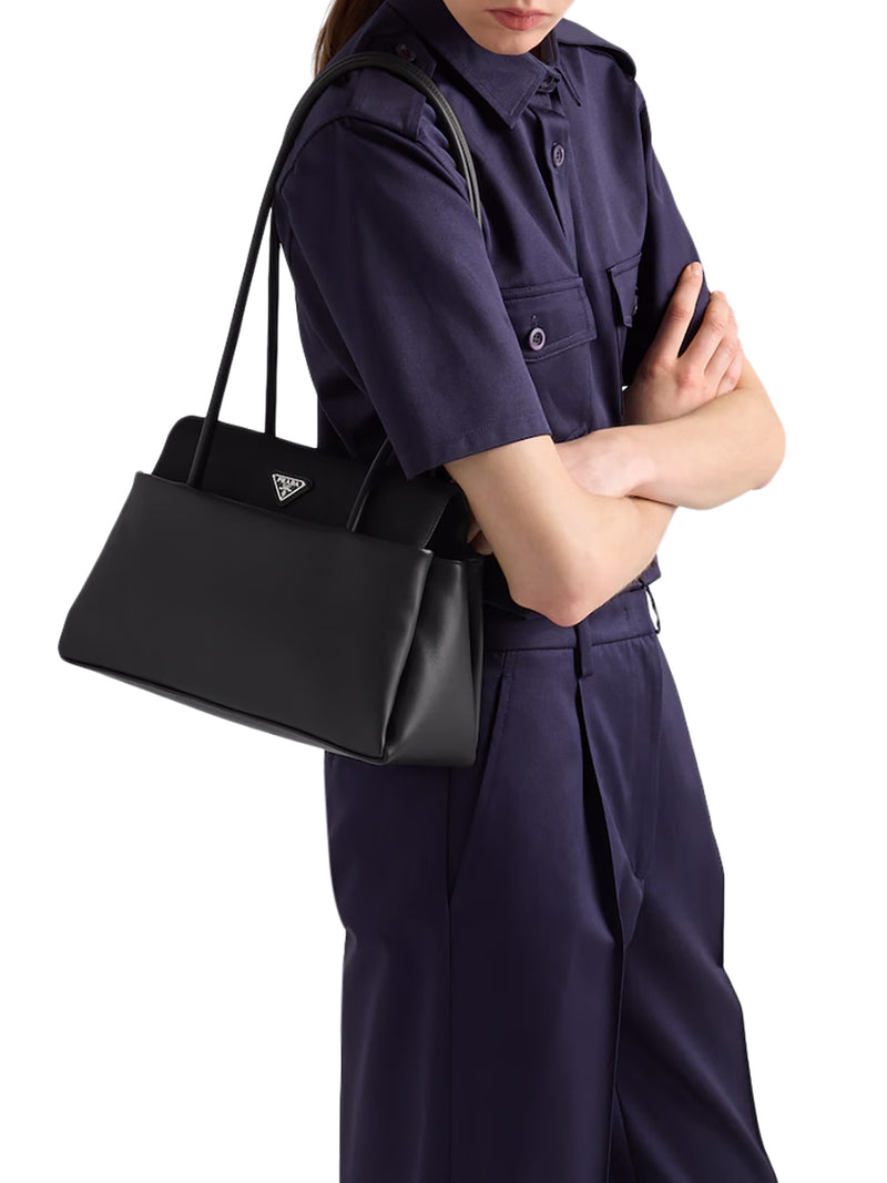 BORSA PRADA PASSAGE MEDIUM IN PELLE CON PATTINA IN RE-NYLON