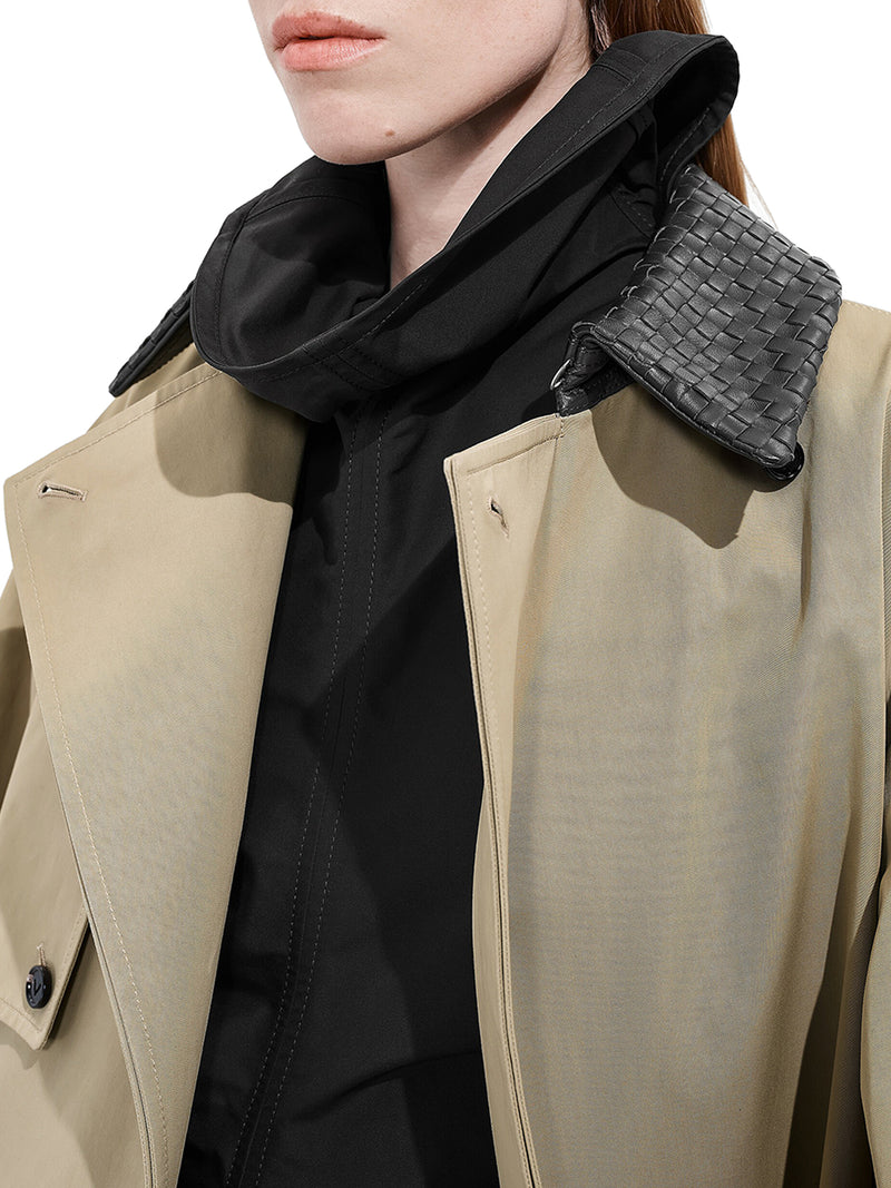 TRENCH IN COTONE CON COLLETTO IN PELLE INTRECCIATA