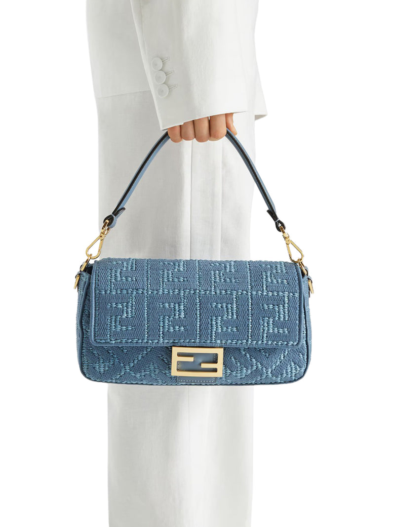 BAGUETTE BORSA IN RAFIA INTRECCIATA CON RICAMO FF BLU