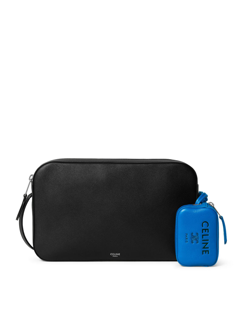 BORSA MESSENGER CON CHARM IN PELLE DI VITELLO LISCIA E AGNELLO