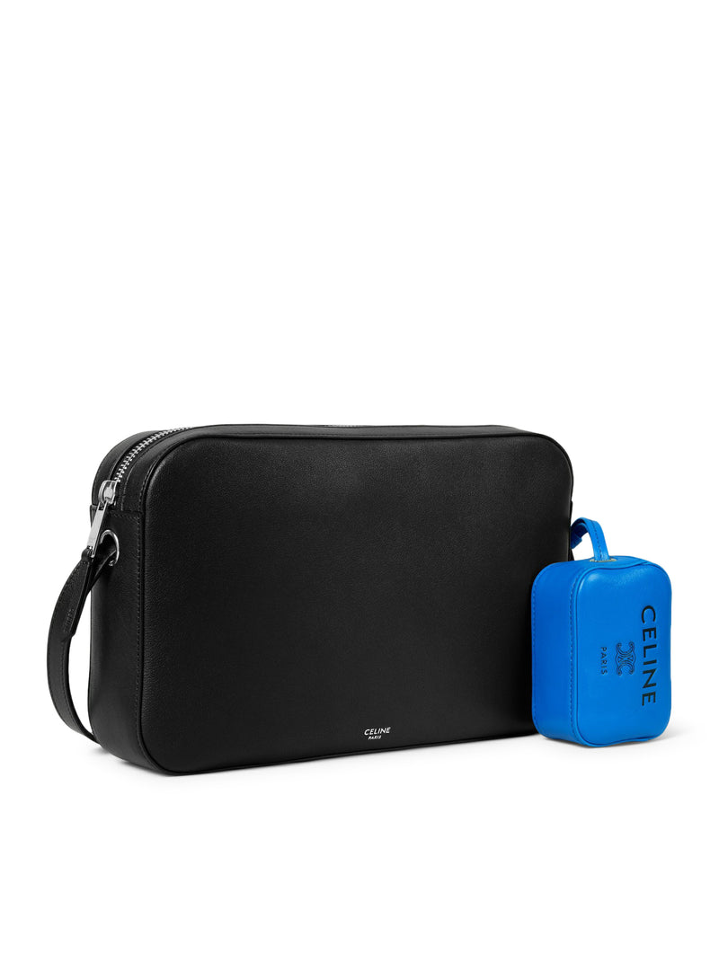 BORSA MESSENGER CON CHARM IN PELLE DI VITELLO LISCIA E AGNELLO