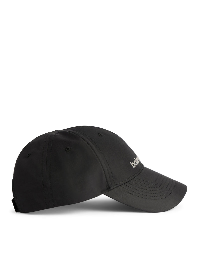 CAPPELLO TECHWEAR DA UOMO IN NERO