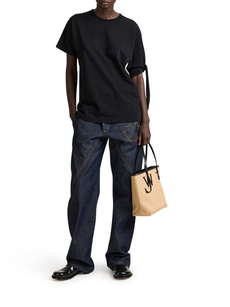 T-SHIRT NERA CON MANICHE ANNODATE