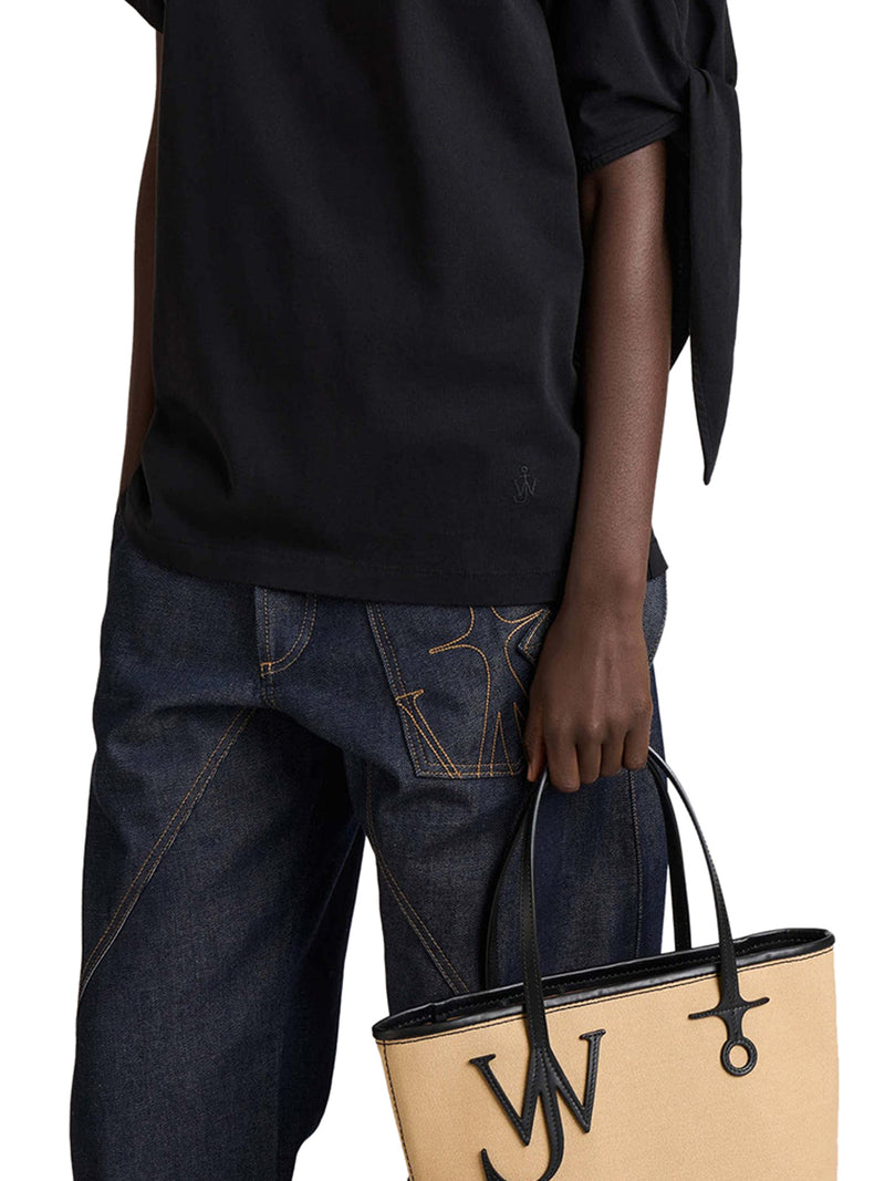 T-SHIRT NERA CON MANICHE ANNODATE