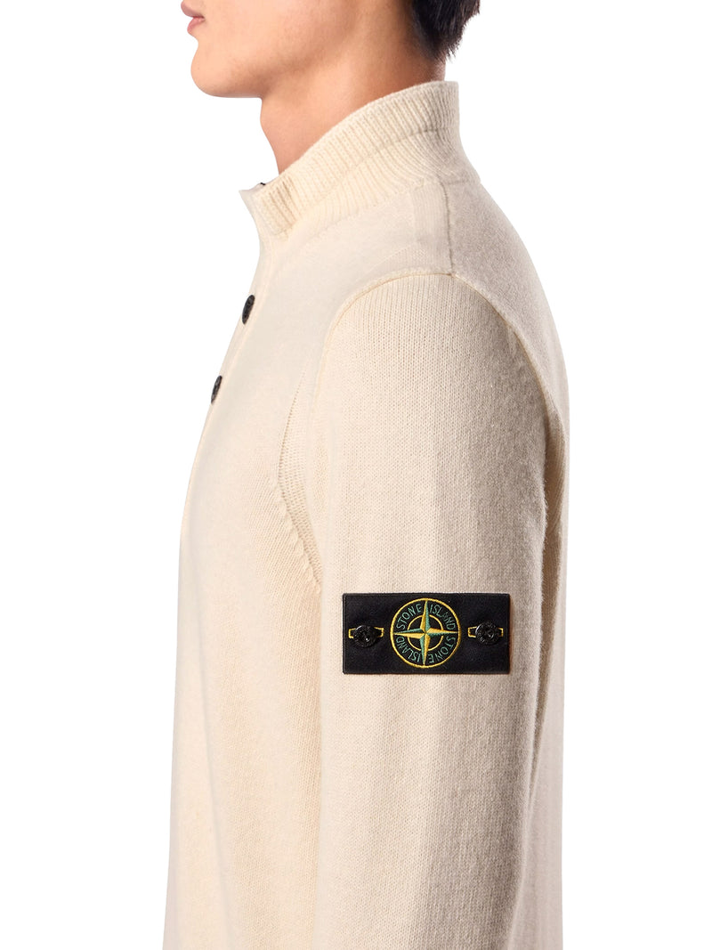 MAGLIONE VESTIBILITÀ REGULAR CON ZIP CORTA E FINTA CON BOTTONI