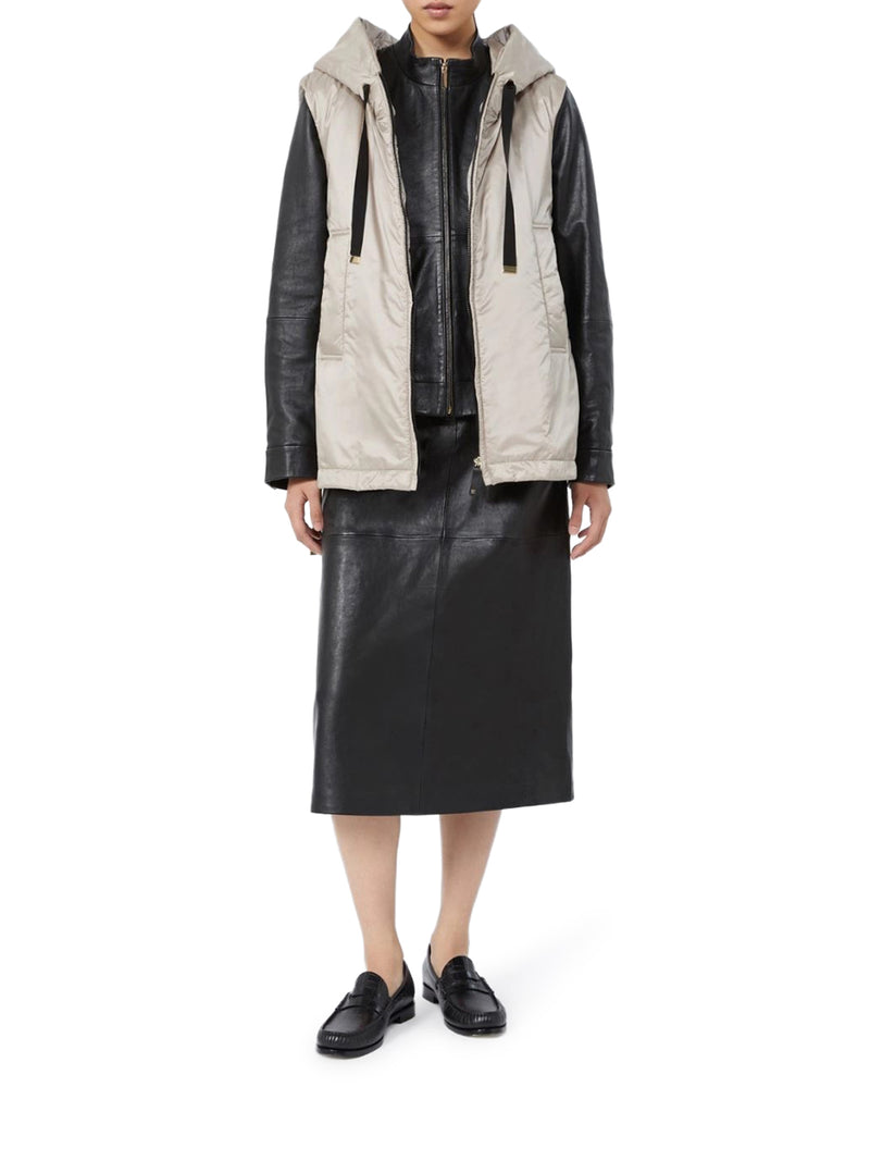 GILET IMBOTTITO CON CAPPUCCIO IN TELA ANTIGOCCIA