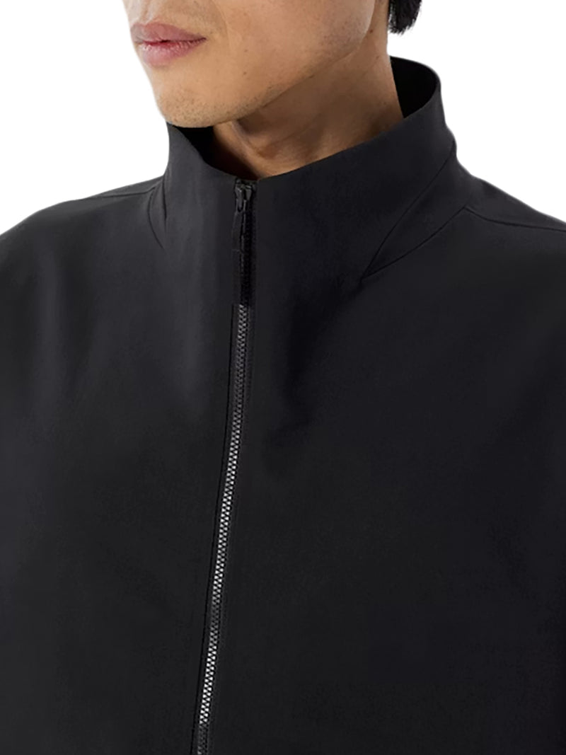 GIACCA TECNICA NERA CON COLLO ALTO E ZIP FRONTALE