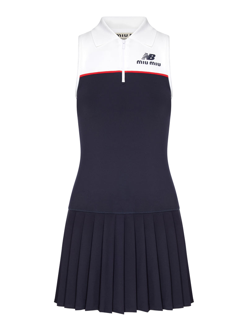 ABITO CON COLLO A POLO SMANICATO E GONNA PLISSÉ NEW BALANCE X MIU MIU CON COCO GAUFF