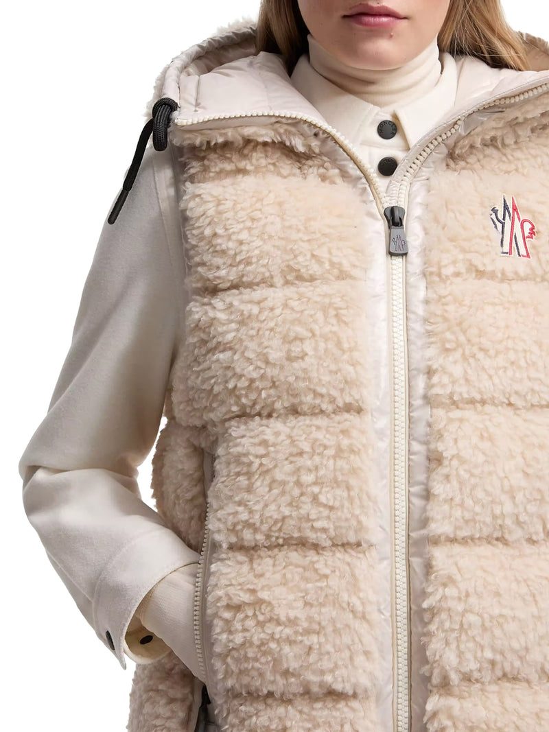 GILET ISOLANTE CON CAPPUCCIO STILE TEDDY