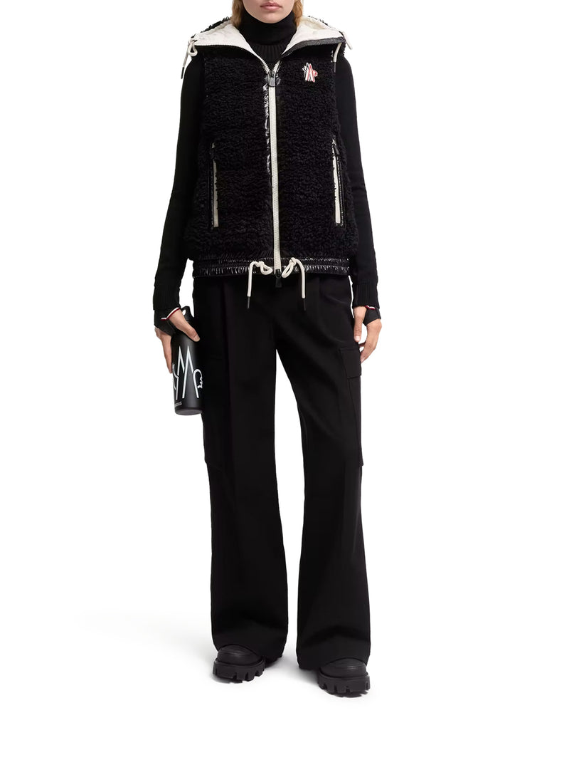 GILET ISOLANTE CON CAPPUCCIO STILE TEDDY