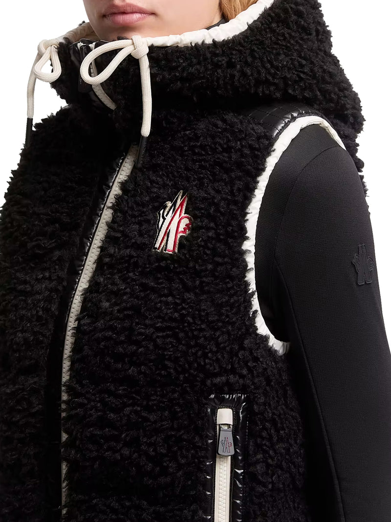 GILET ISOLANTE CON CAPPUCCIO STILE TEDDY