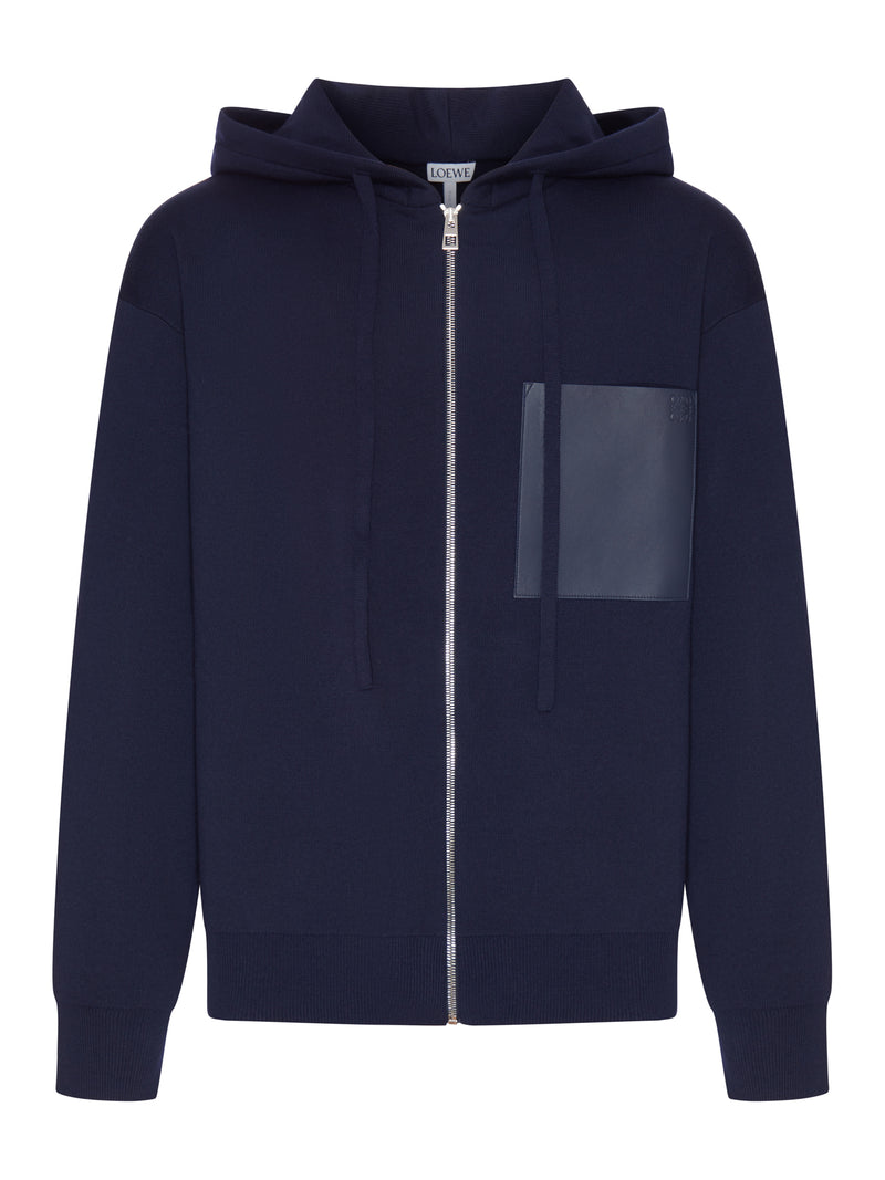 FELPA CON CAPPUCCIO E TASCA IN PELLE CON LOGO ANAGRAM