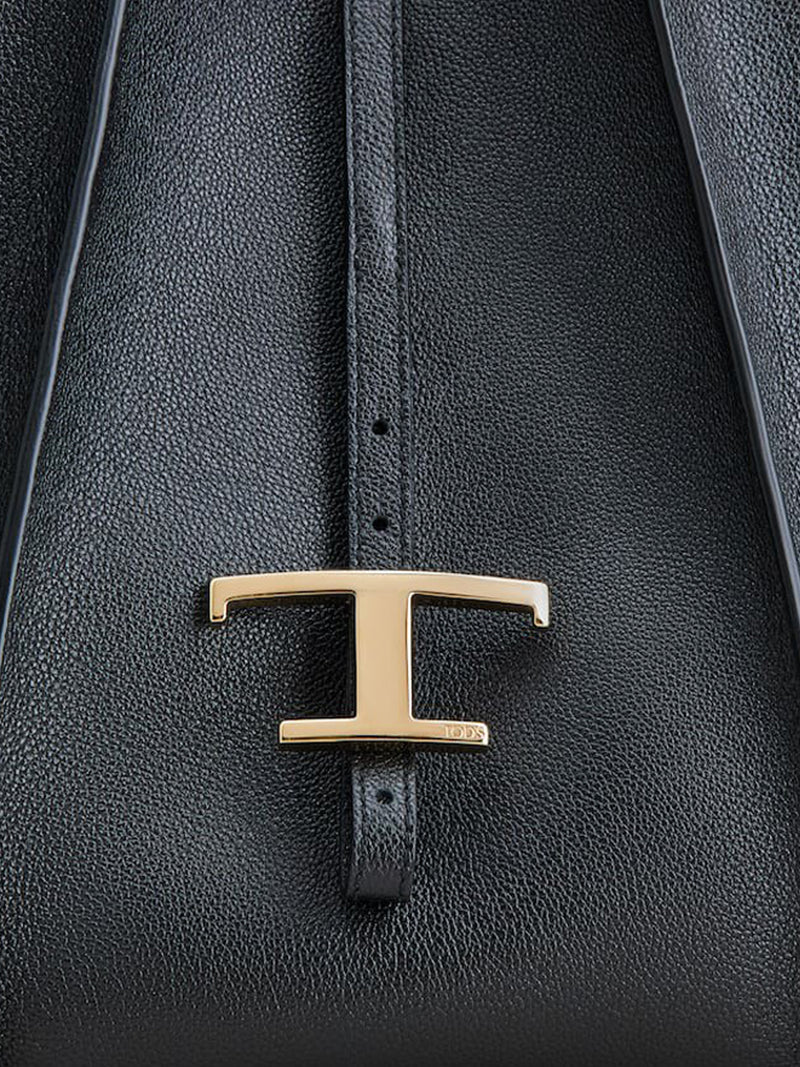 SHOPPING TIMELESS IN PELLE MEDIA