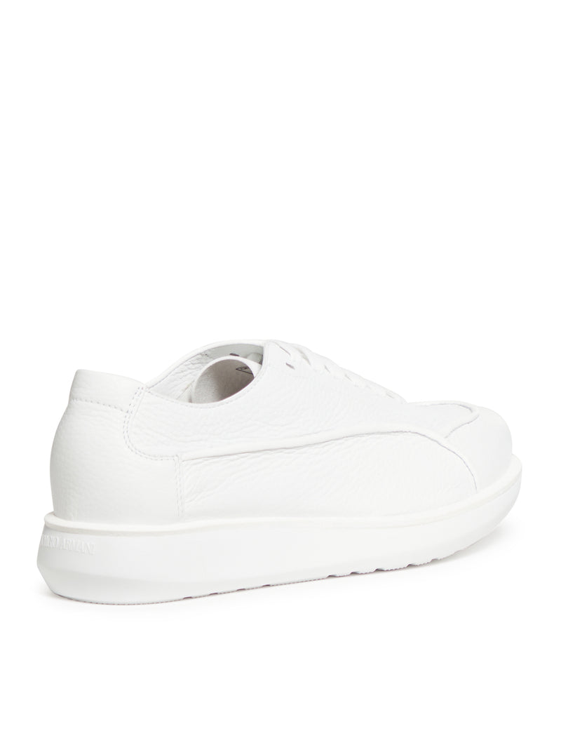 sneakers con lacci