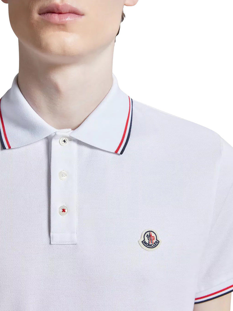 POLO CON PATCH LOGO