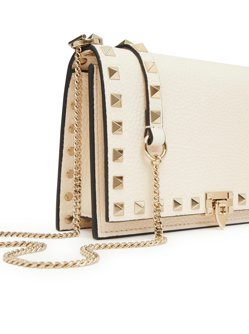 POUCH CON CATENA ROCKSTUD IN VITELLO GRANATO