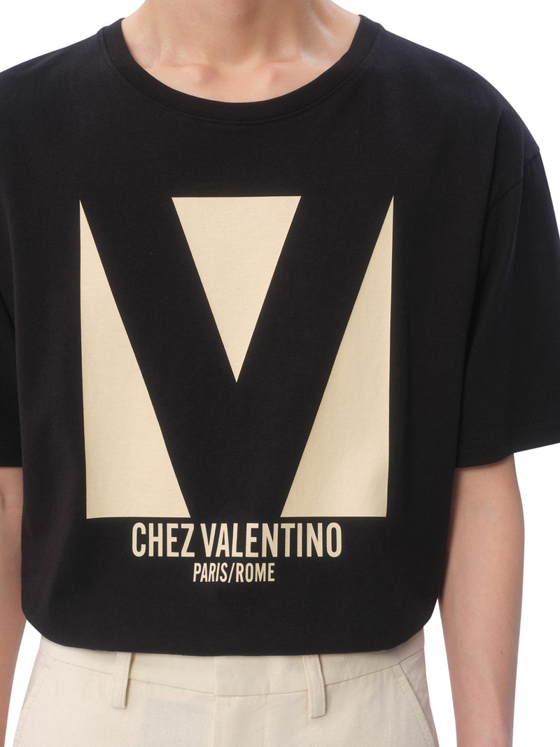 T-SHIRT IN COTONE CON STAMPA CHEZ VALENTINO