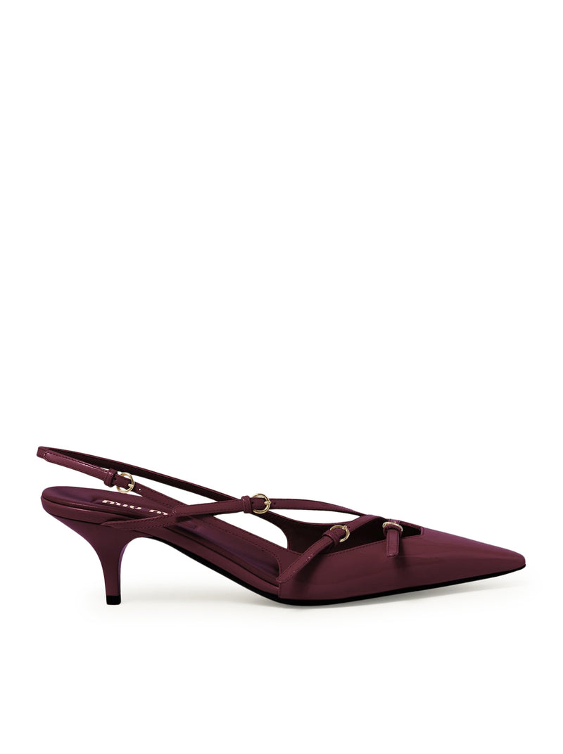 Décolleté slingback in vernice con fibbie