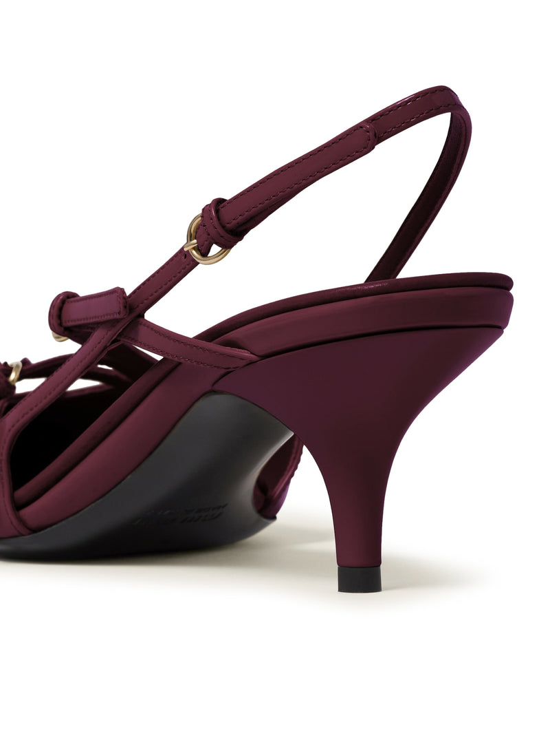 Décolleté slingback in vernice con fibbie