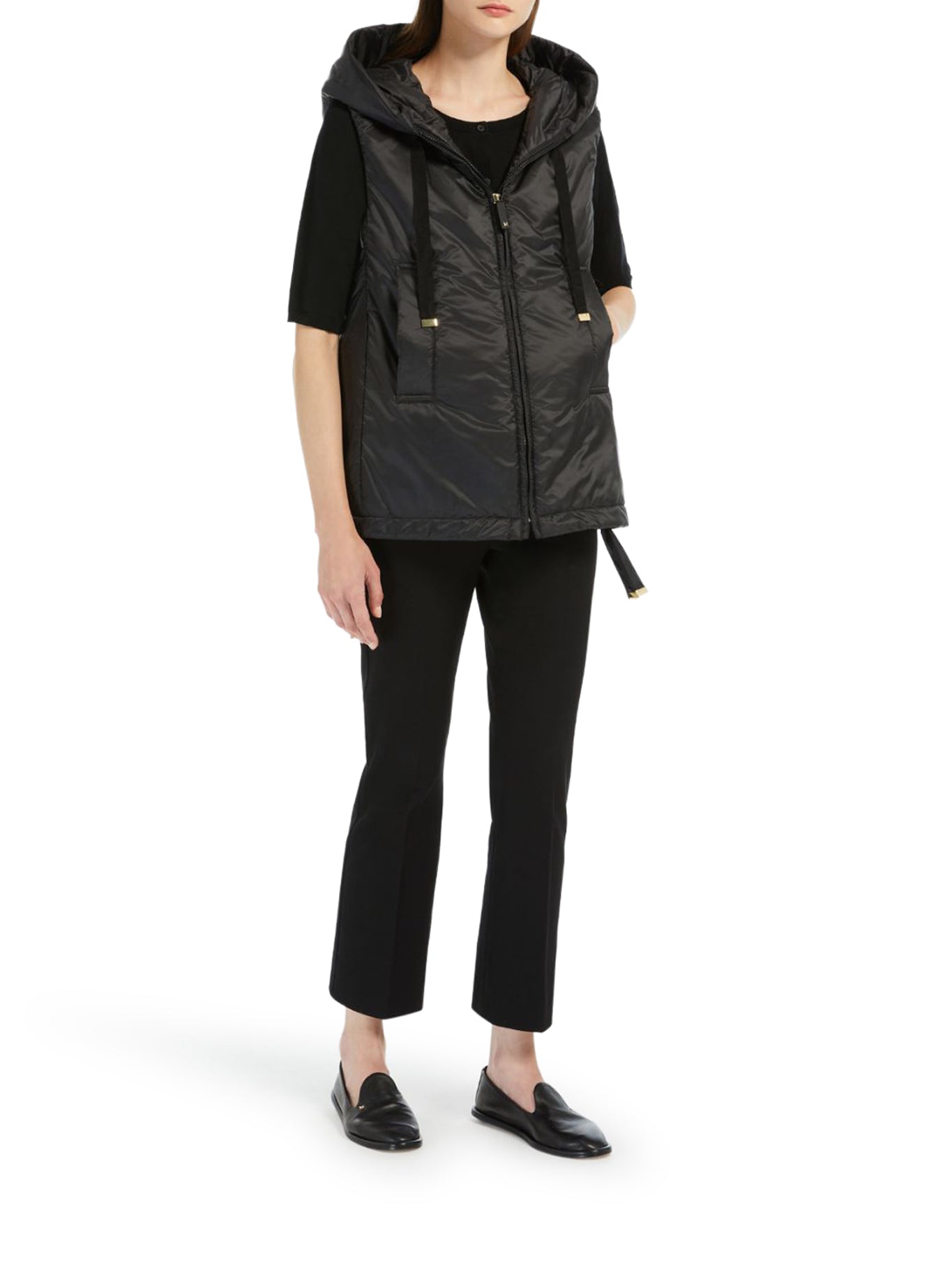 GILET IMBOTTITO CON CAPPUCCIO IN TELA ANTIGOCCIA