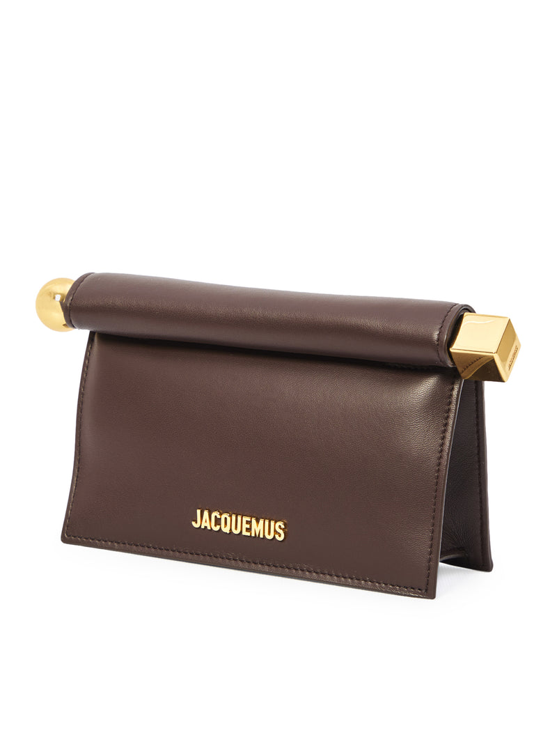 LA PETITE POCHETTE ROND CARRE`