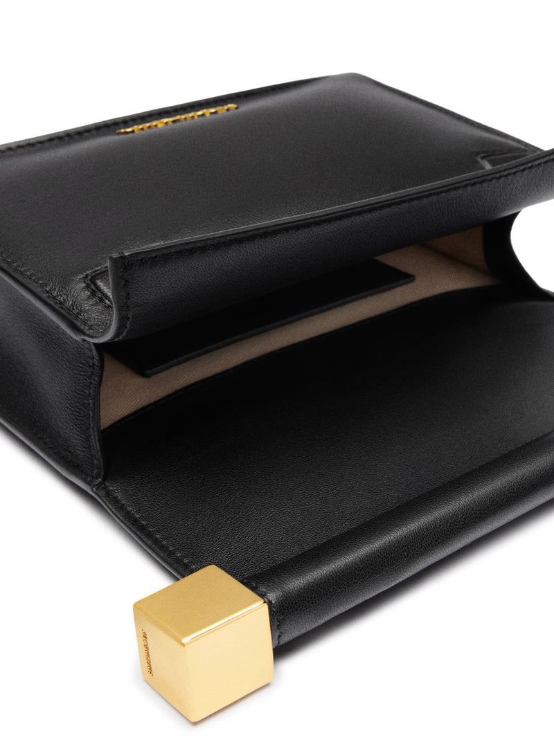 LA PETITE POCHETTE ROND CARRE`