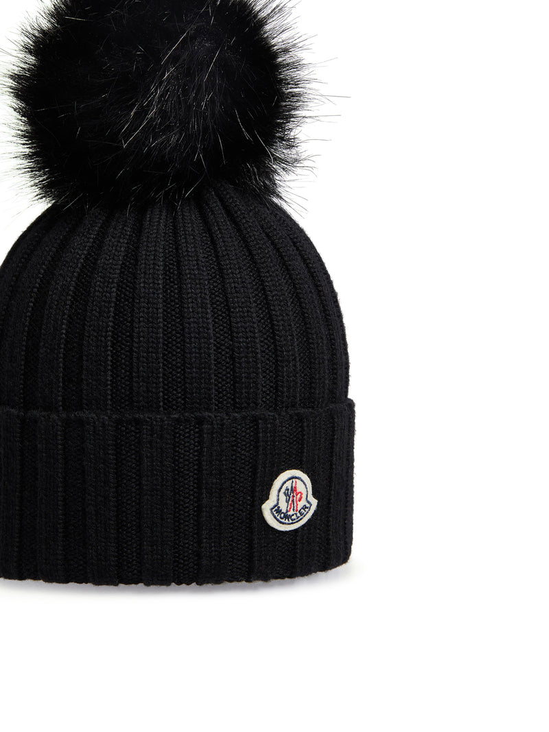 BERRETTO IN LANA CON POMPON