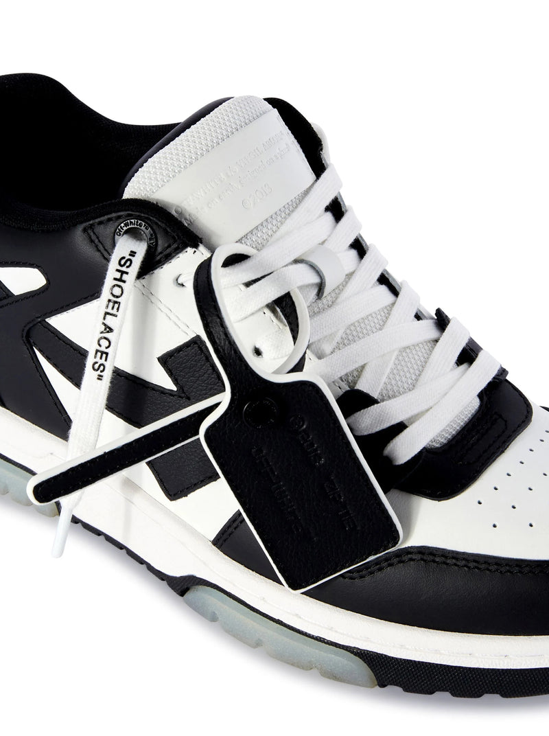 OUT OF OFFICE IN PELLE