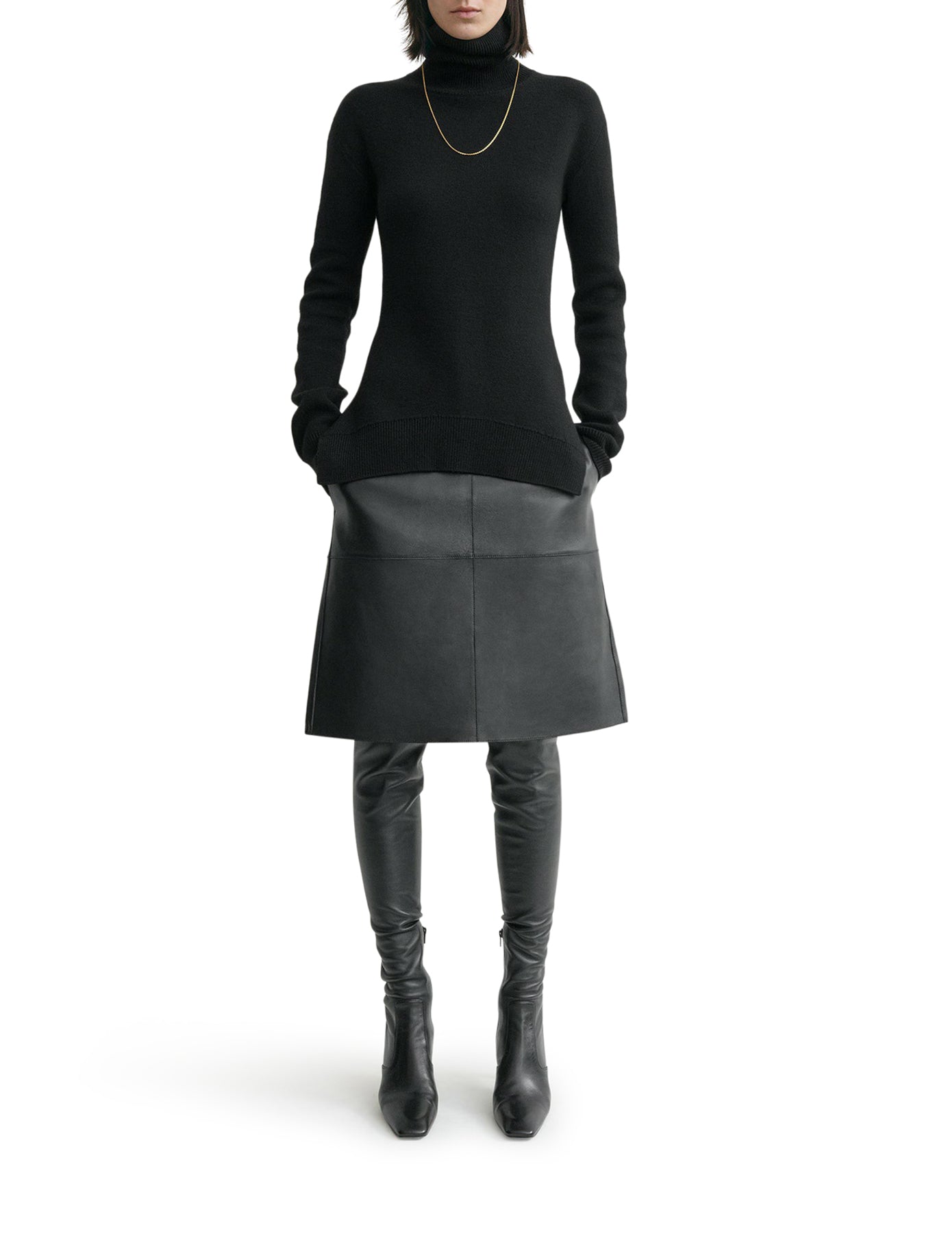 MAGLIONE IN LANA A COLLO ALTO