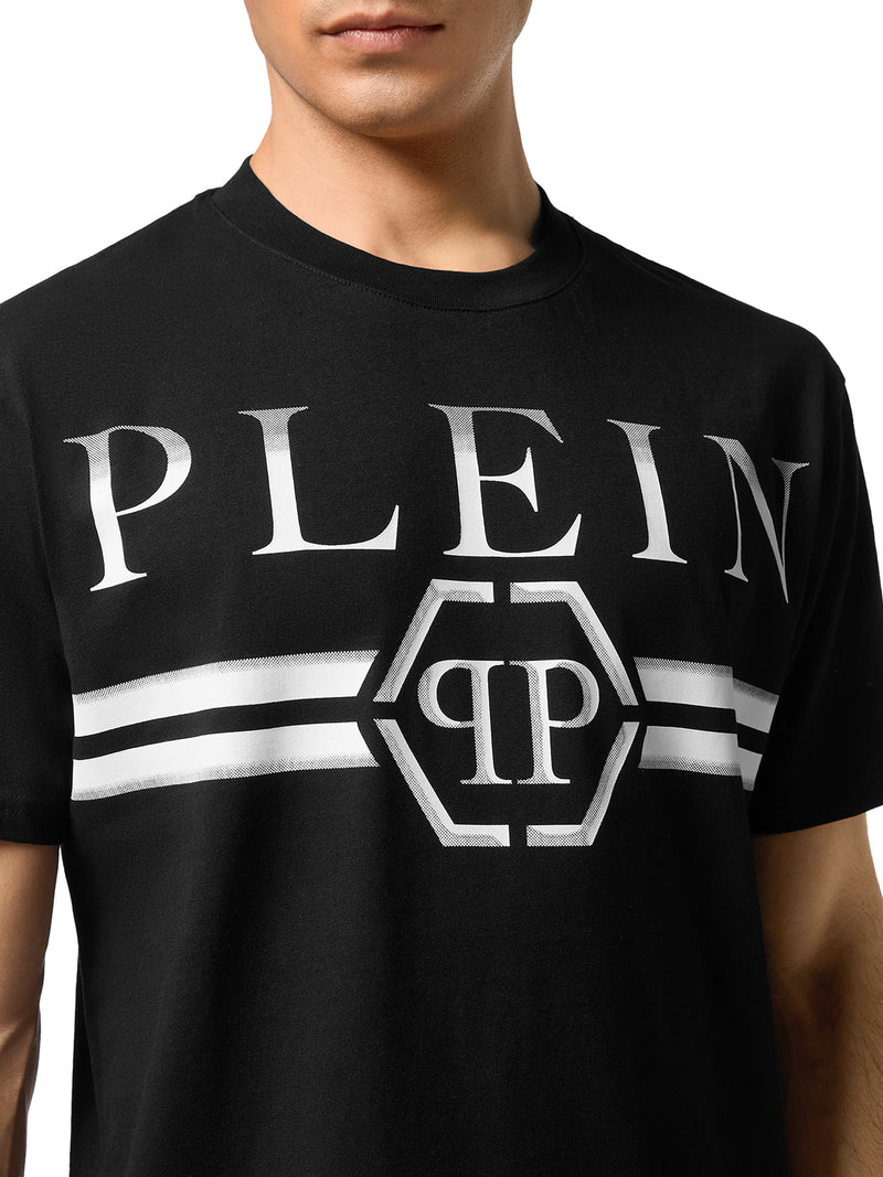 T-SHIRT A MANICHE CORTE CON STAMPA