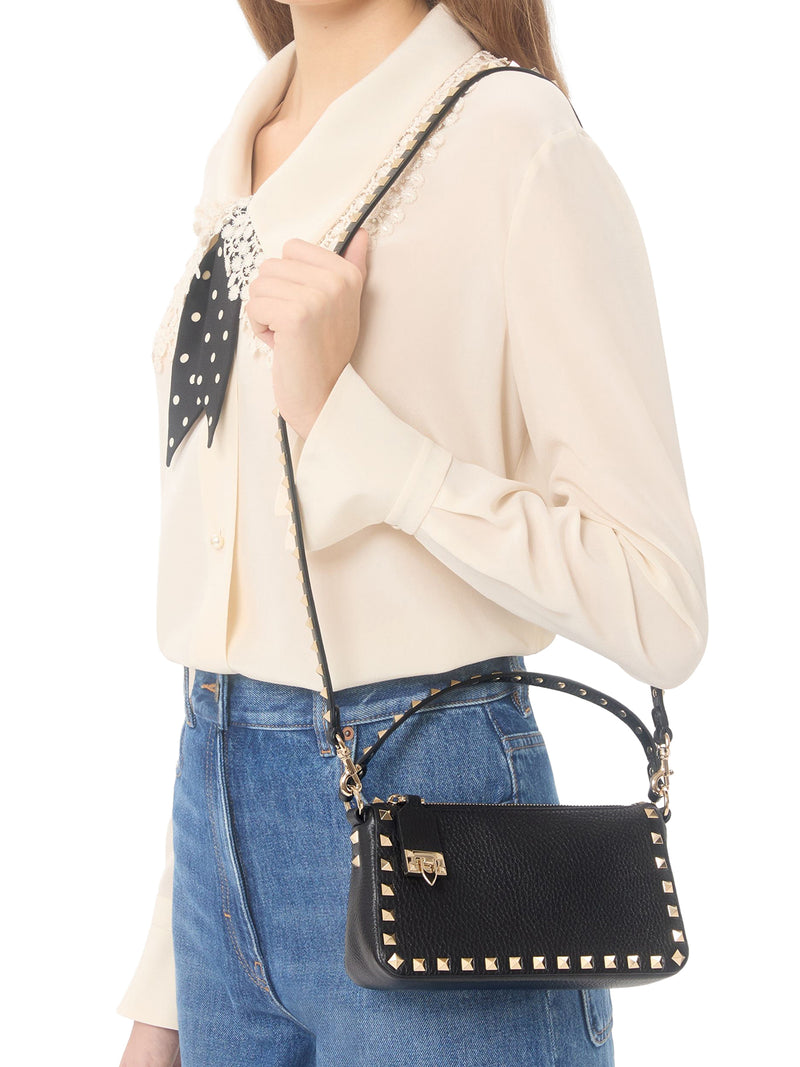 BORSA PICCOLA A TRACOLLA ROCKSTUD IN VITELLO GRANATO