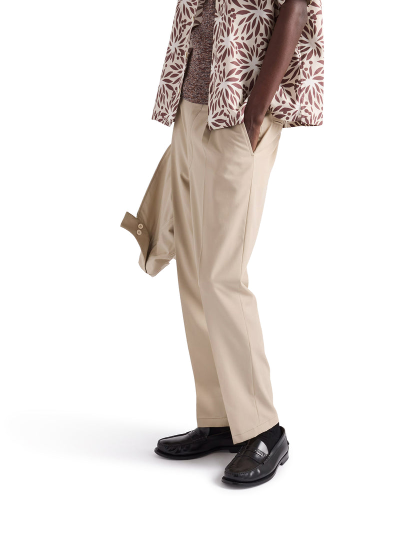 PANTALONI IN COTONE CON LOGO TRIANGOLO IN METALLO SMALTATO