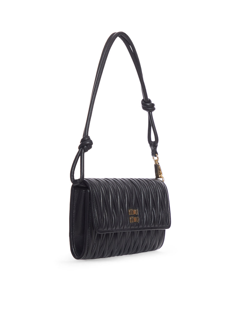 WALLET ON CHAIN IN PELLE MATELLASÉ