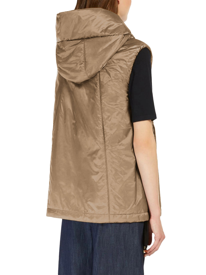 GILET IMBOTTITO CON CAPPUCCIO IN TELA ANTIGOCCIA