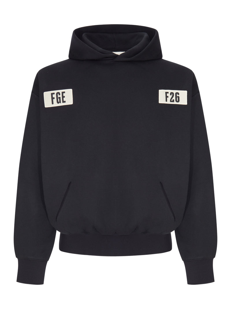 FELPA OVERSIZE CON CAPPUCCIO E PATCH FRONTALI