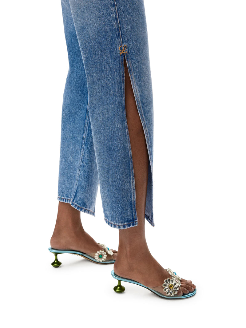 PANTALONI IN DENIM CON GAMBA SVASATA E SPACCHI LATERALI