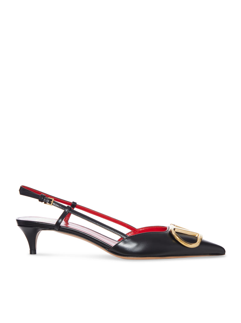 DÉCOLLETÉ SLINGBACK IN PELLE CON DETTAGLIO V LOGO
